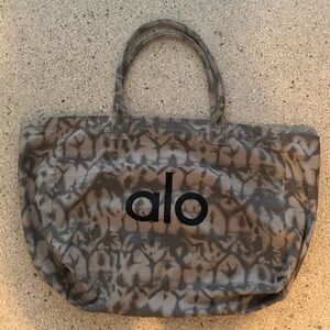 ALO Yoga Charcoal Pattern Tote